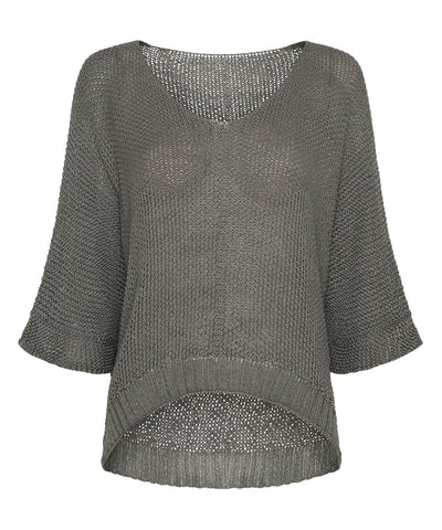 grå hålstickad tröja