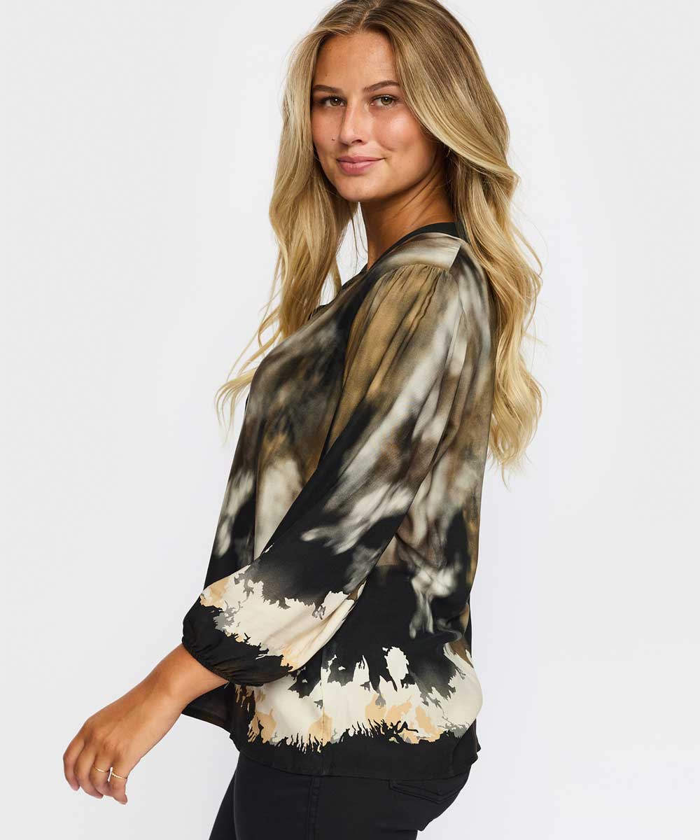 cool blus från sidan