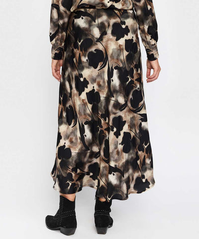 mönstrad kjol bakifrån