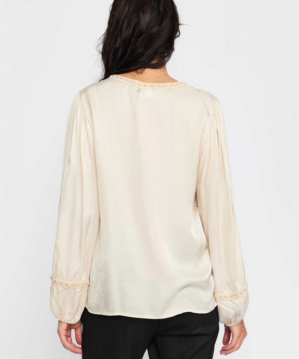 Sandfärgad blus baksida
