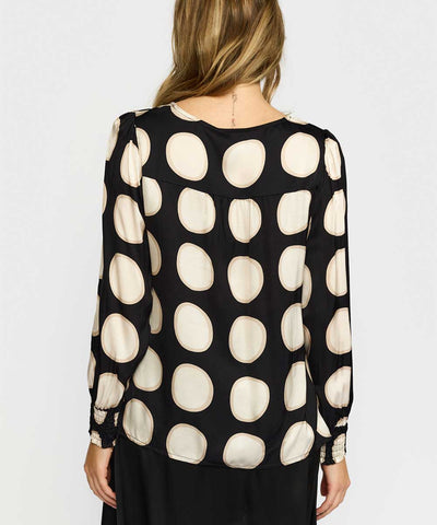 blus med prickar baksida