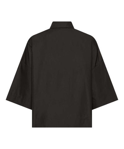 svart skjorta baksida