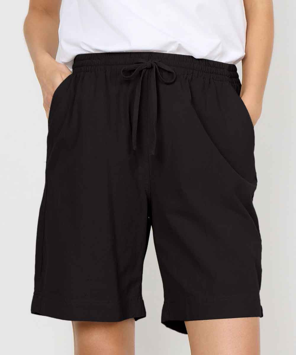 svarta shorts