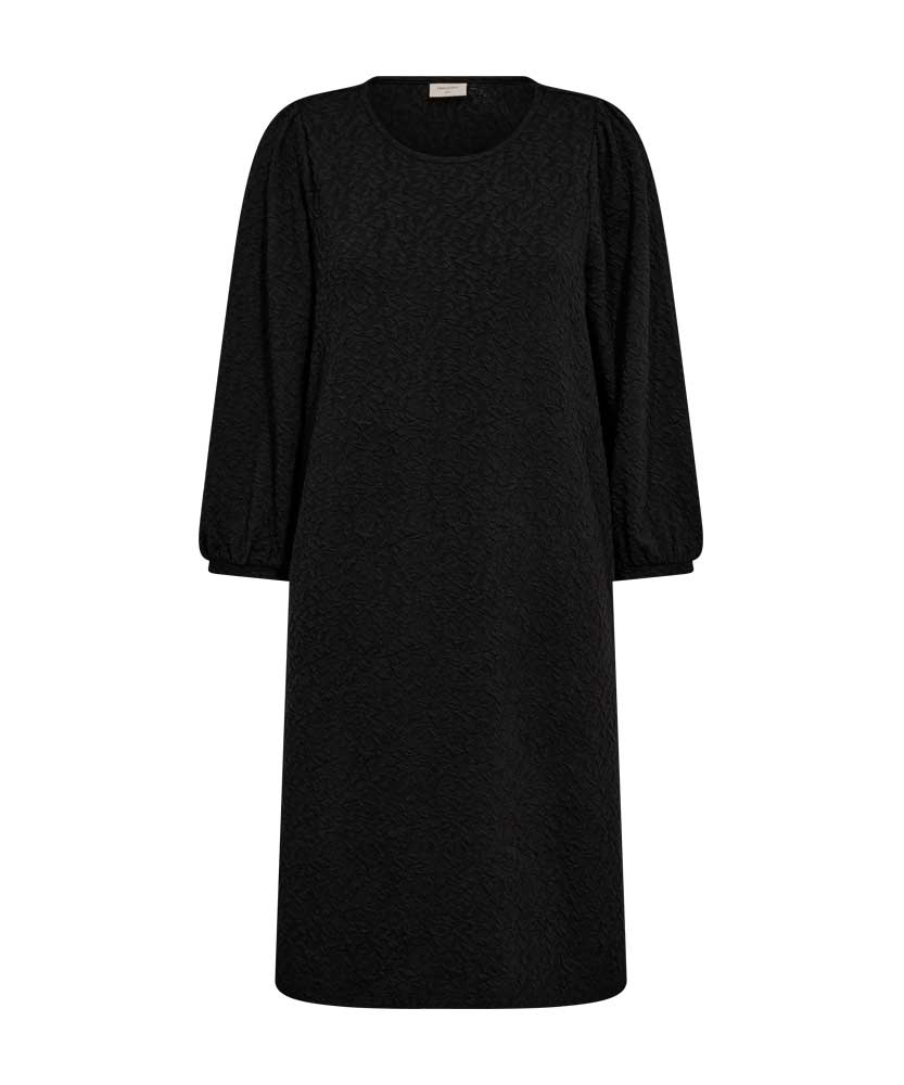 svart klänning med 3/4 dels ärmar