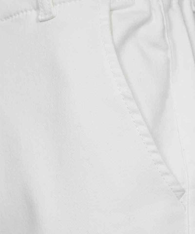 closeup ficka på vit byxa