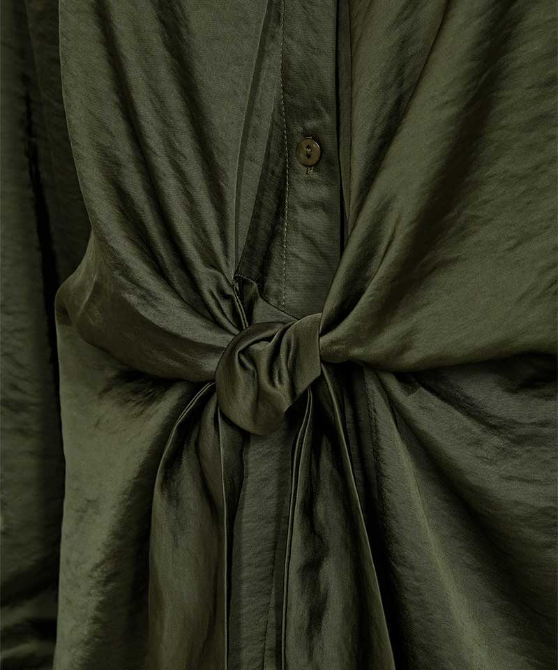 khakigrön blus detaljer