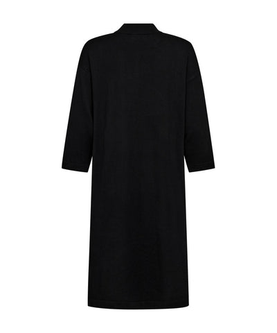 svart stickad klänning baksida