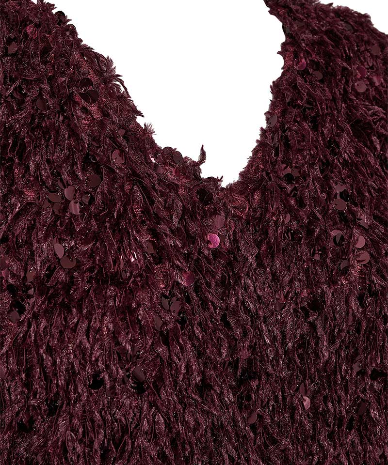 detaljer vinröd blus med fransar