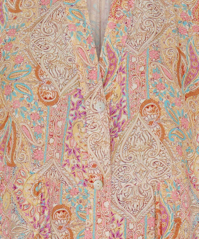 Detaljer beige klänning