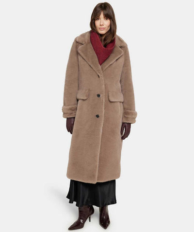 Elegant kappa i fuskpäls