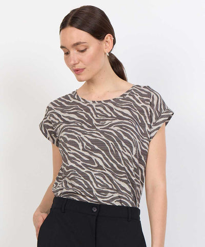 Modell med t-shirt