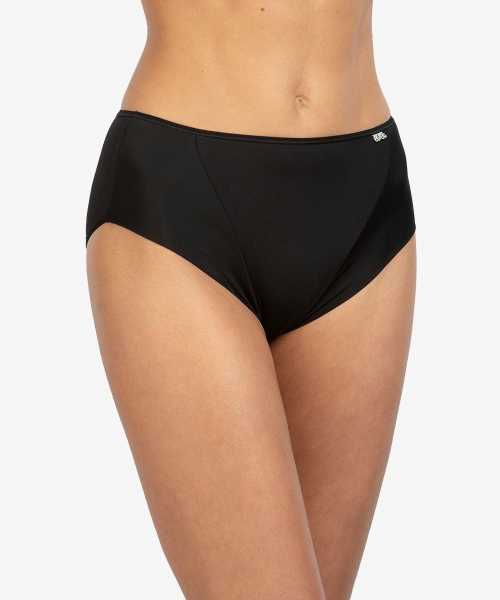 Modell i svart trosa