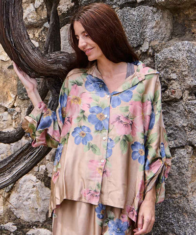 Blus med blommigt mönster