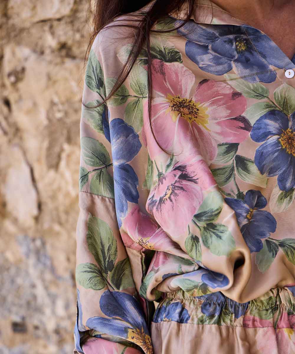detaljer blommig blus