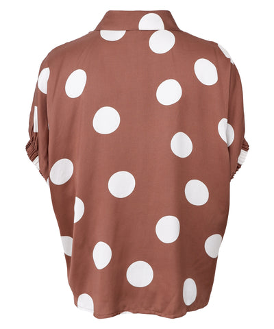 blus med prickar baksida