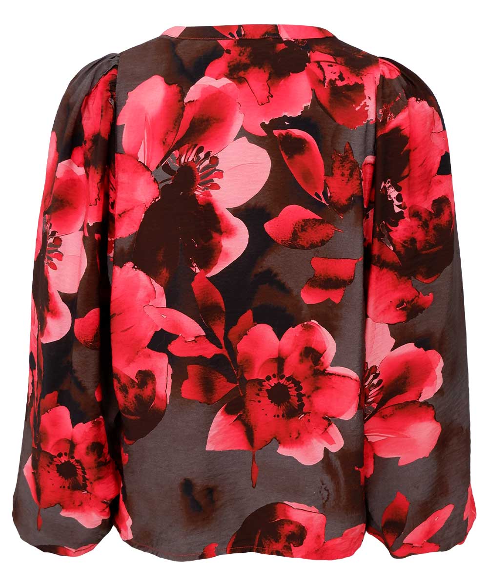 blus med rött mönster baksida