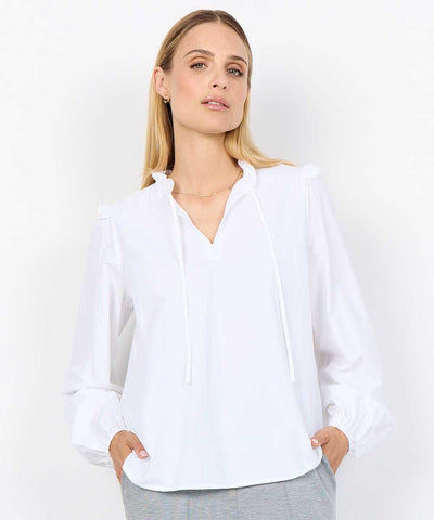 Vit blus med knytdetaljer