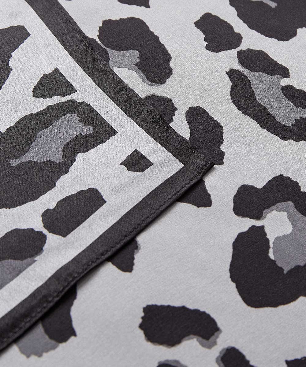 detaljer svart scarf