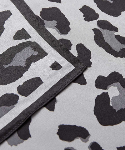 detaljer svart scarf