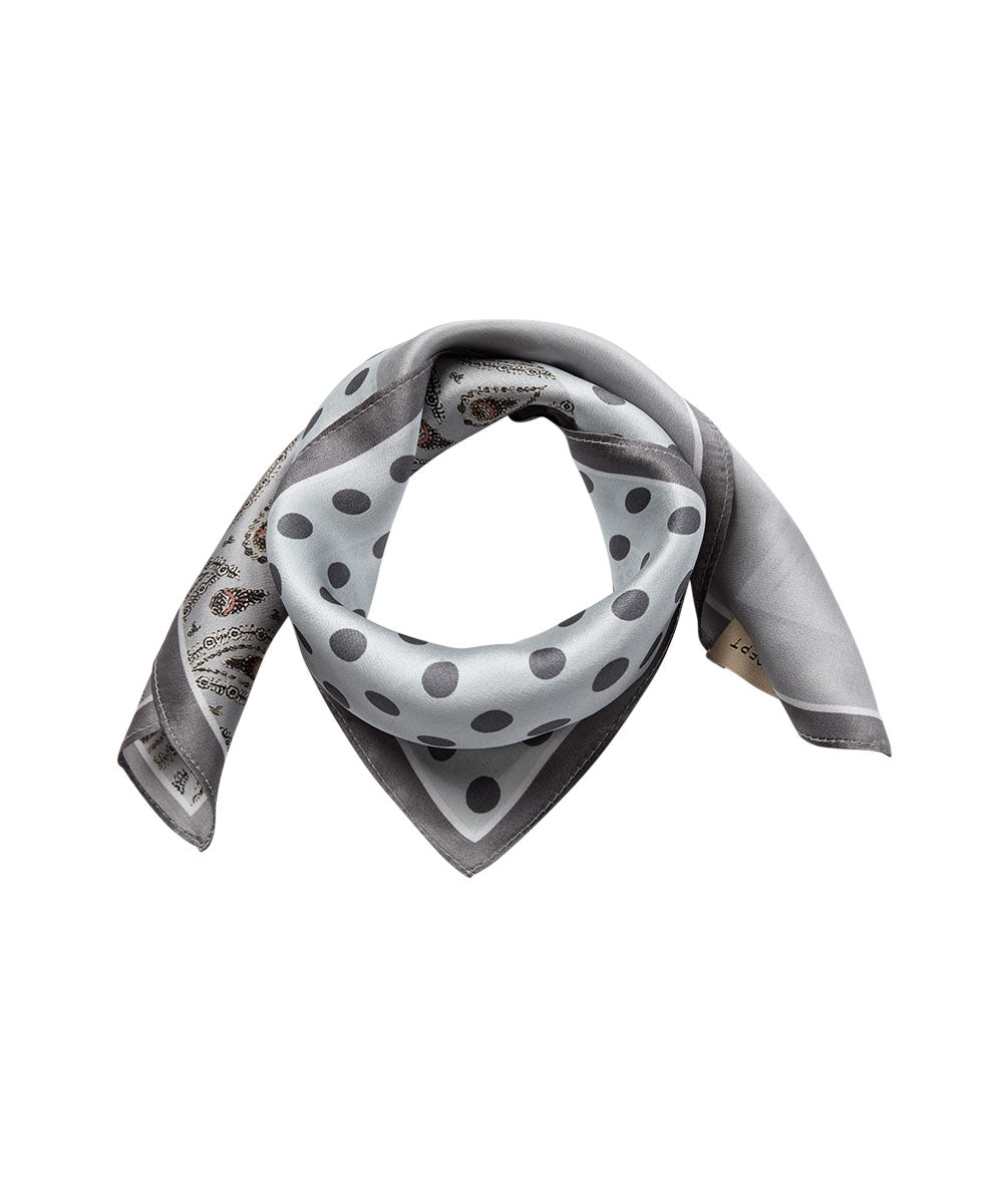 Scarf med svart mönster