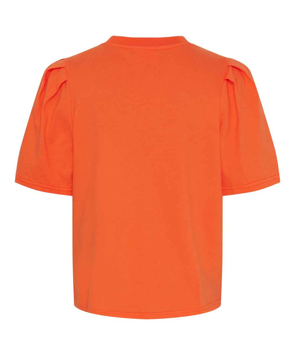 puffärm på korallfärgad t-shirt
