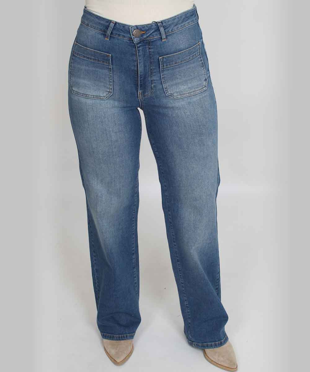 jeans med utanpåliggande fickor