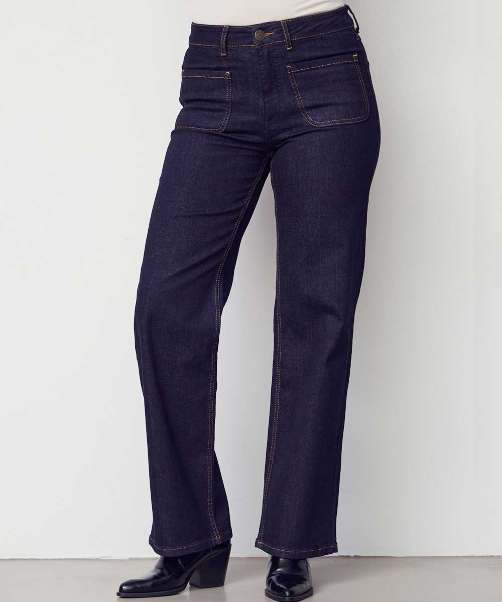 mörkblå jeans
