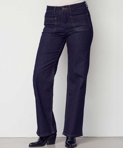 mörkblå jeans