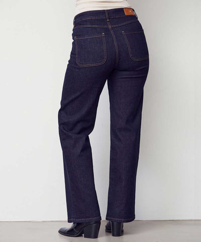 mörkblå jeans bak