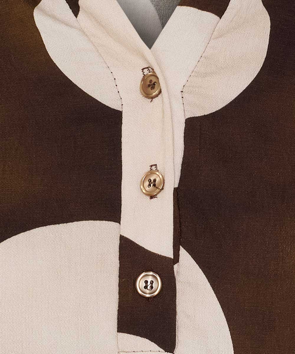 detaljer brun blus