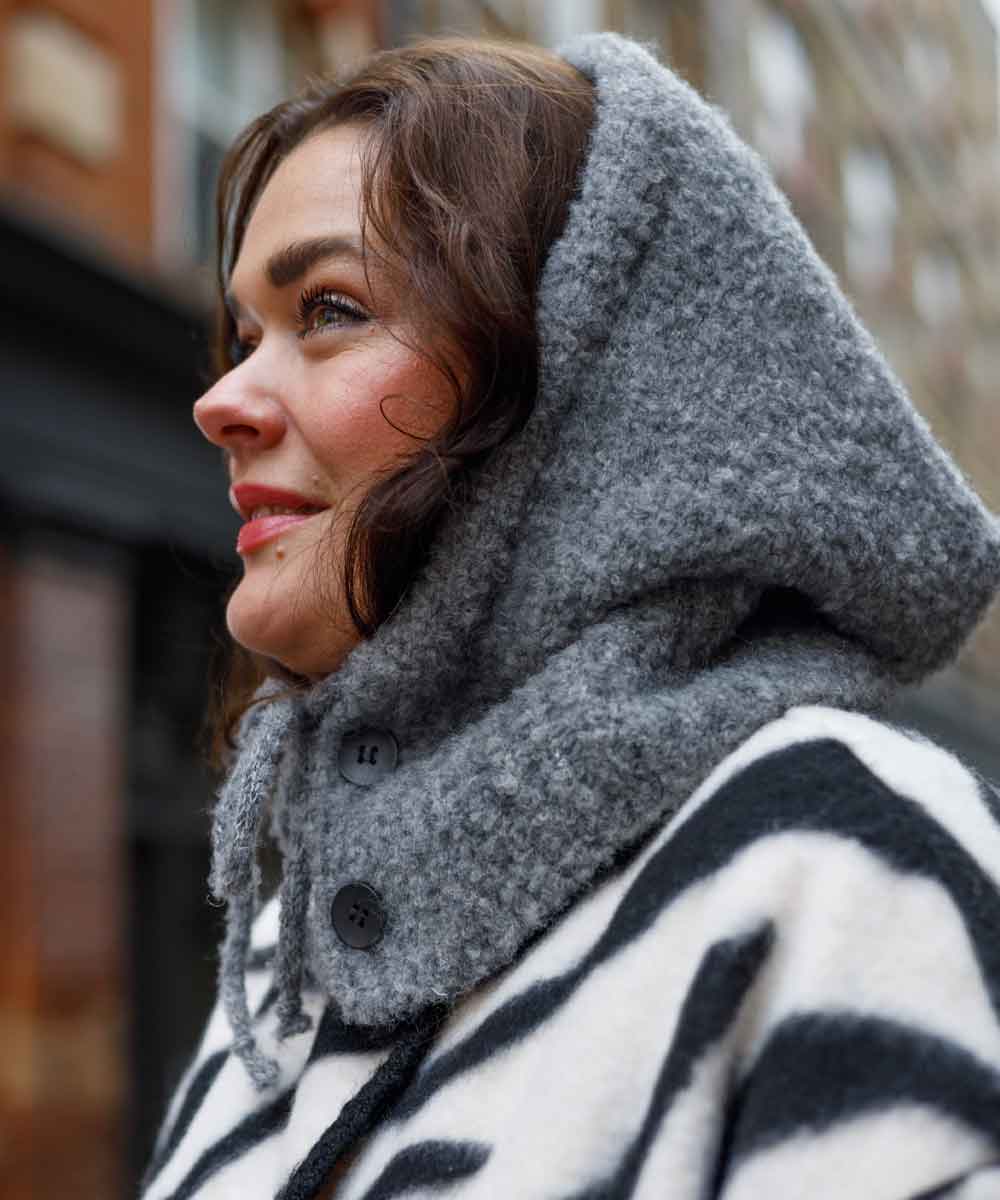 Modell i balaclava 