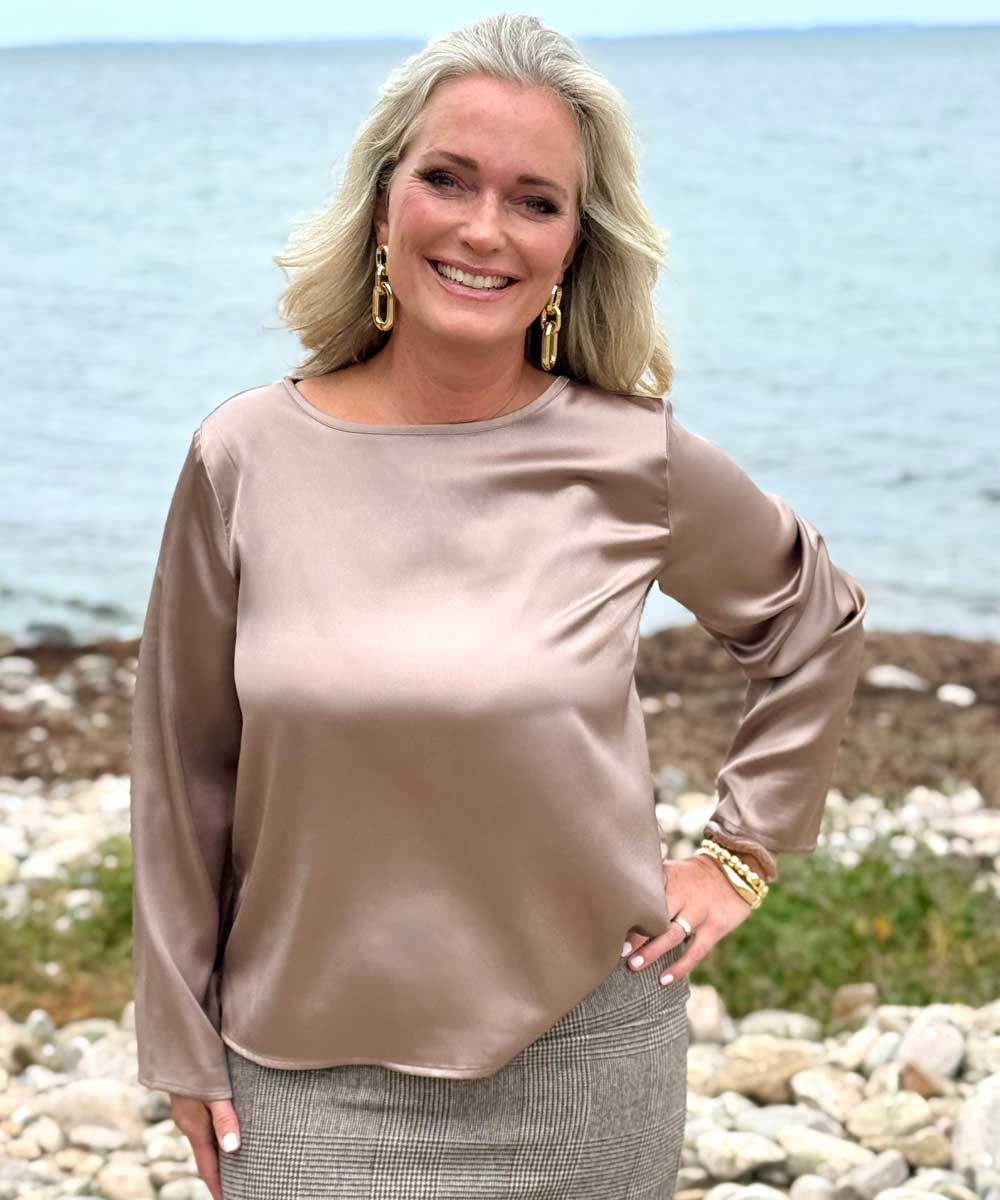 Beige blus och kjol