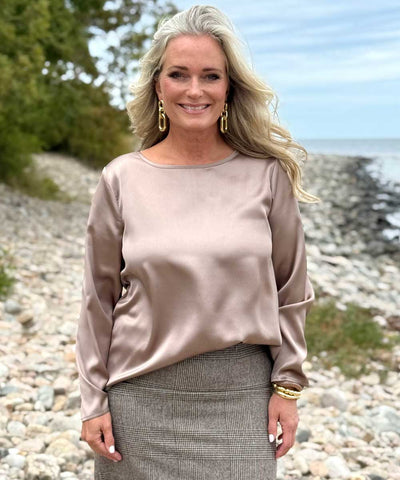 Beige blus i satin