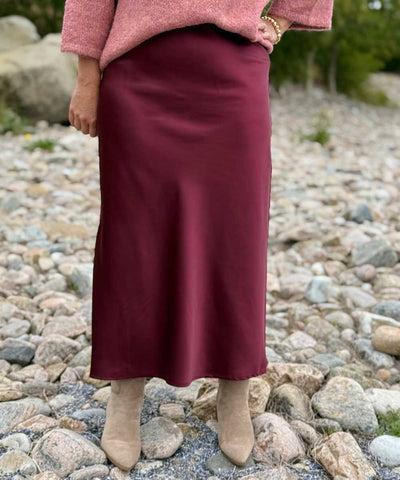 vinröd kjol