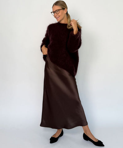 brun satinkjol och tröja