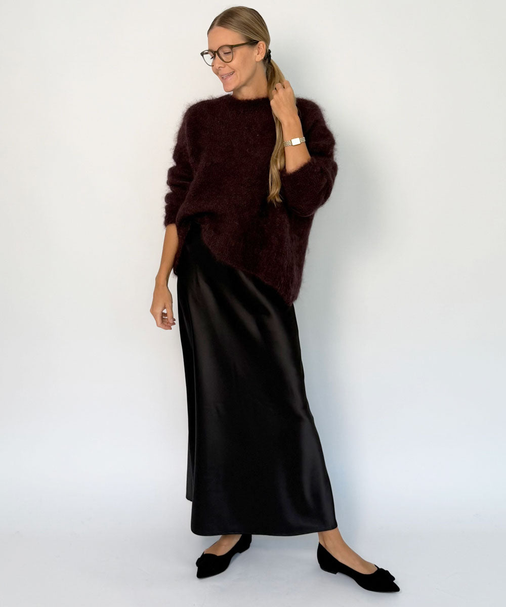 svart satinkjol och tröja