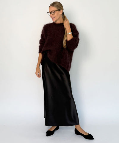 svart satinkjol och tröja