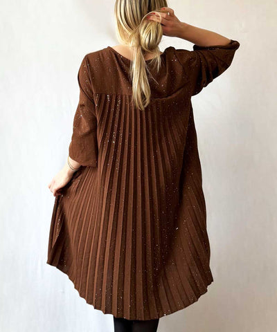 brun klänning med glitter baksida