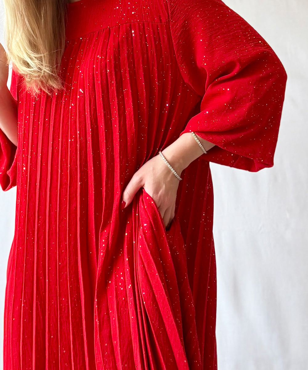 detaljer röd klänning