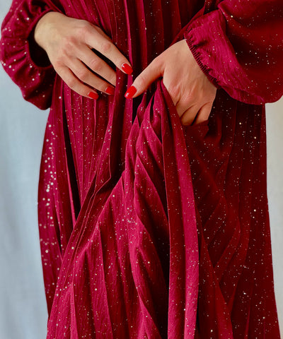 detaljer vinröd klänning