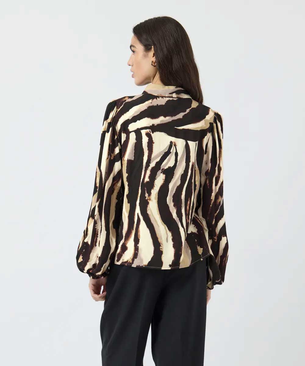 blus baksida