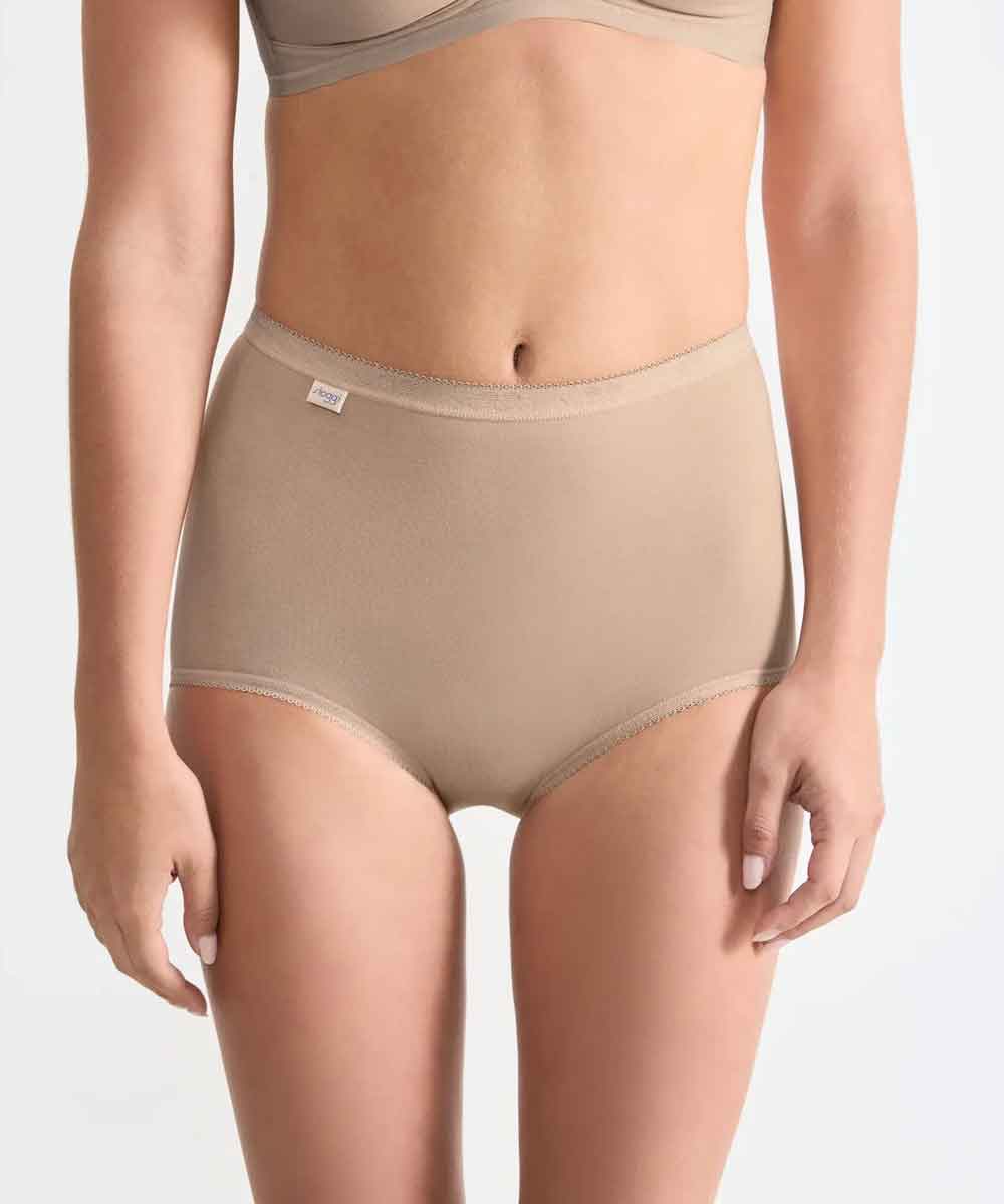 Modell i beige maxi trosa