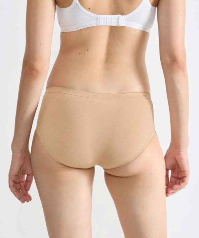 modell i beige midi trosa baksida