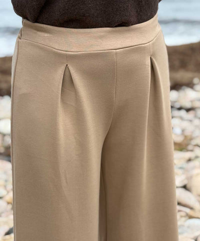 detaljer beige byxa