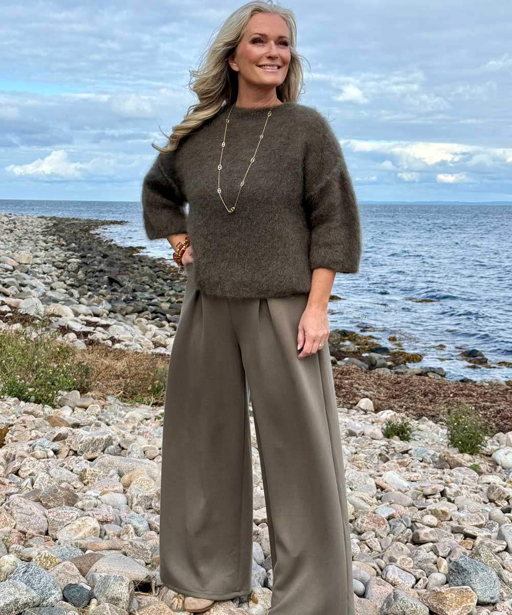 Khaki byxa och tröja