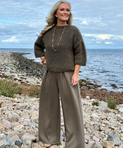 Khaki byxa och tröja