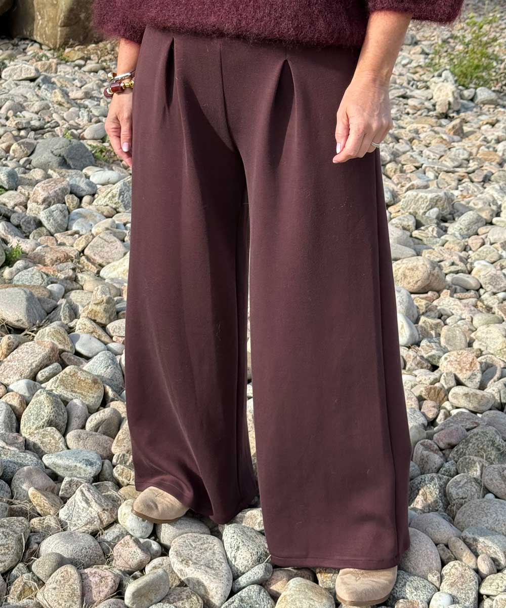 vinröd byxa