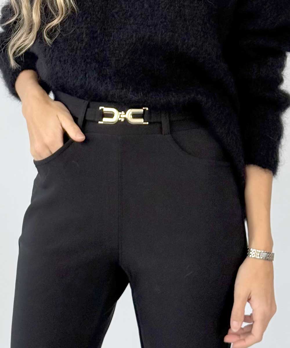 detaljer svart byxa