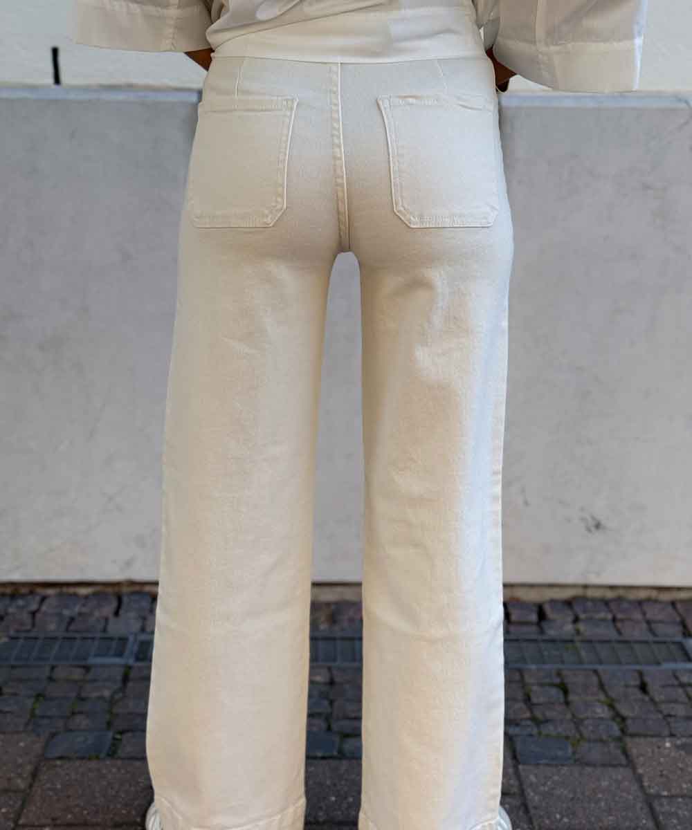 beige byxa baksida