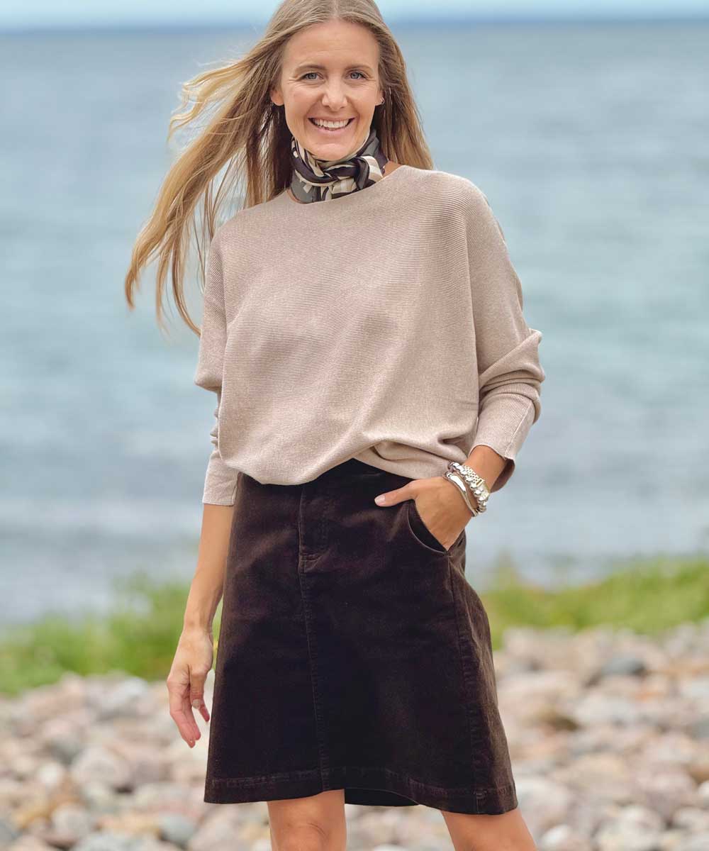 Kjol och tröja i bruna toner